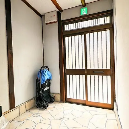 Jr西九条徒歩4分！最大12名宿泊可能！貸切一軒家！Usj、梅田アクセス良好！１f広々リビングあり！ Osaka Exterior photo