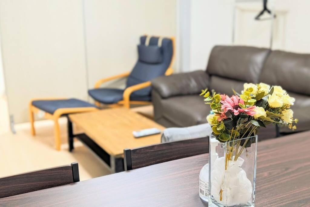Apartment Jr西九条徒歩4分！最大12名宿泊可能！貸切一軒家！usj、梅田アクセス良好！１f広々リビングあり！ *