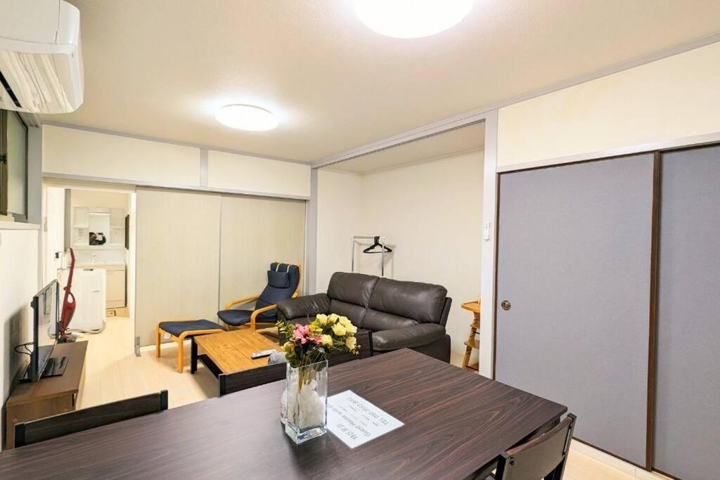 Apartment Jr西九条徒歩4分！最大12名宿泊可能！貸切一軒家！usj、梅田アクセス良好！１f広々リビングあり！ *