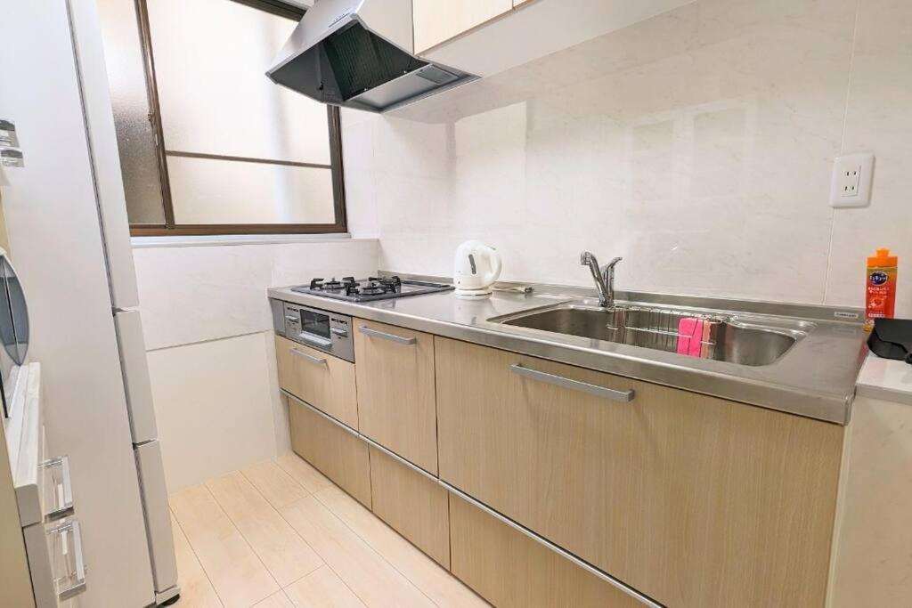 Apartment Jr西九条徒歩4分！最大12名宿泊可能！貸切一軒家！usj、梅田アクセス良好！１f広々リビングあり！ *